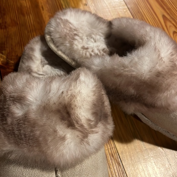Slippers - Picture 2 of 4